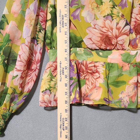 EXPRESS Floral V-Neck Long Sleeve Smocked Cuff Peplum Lined Blouse - Size Medium - Picture 7 of 12